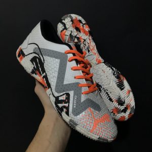 کفش سالنی پوما فیوچر OX رنگ سفید سایز 40 تا 45